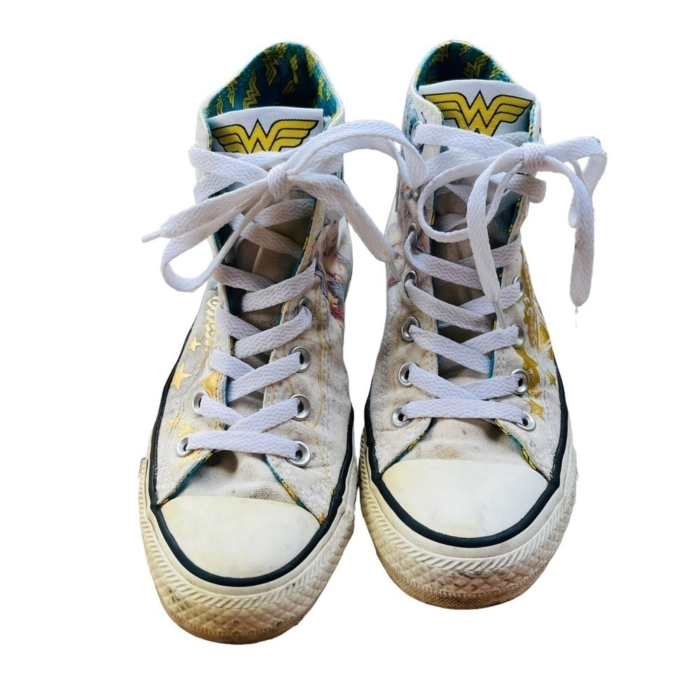 Wonder Woman high top converse - Picture 7 of 9